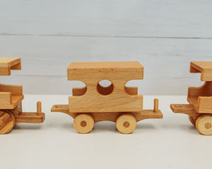 Wooden Toy Train with Two Detachable Passenger Cars