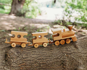 Wooden Toy Train with Two Detachable Passenger Cars